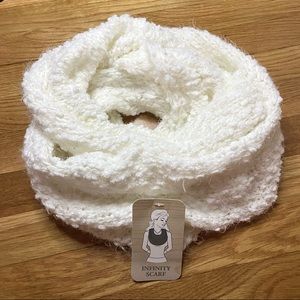NWT BearPaw Super Soft White Knit Winter Infinity Scarf One Size Fits All